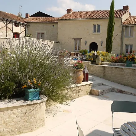 Troglodyte De La Fosse Bed & Breakfast Meigne